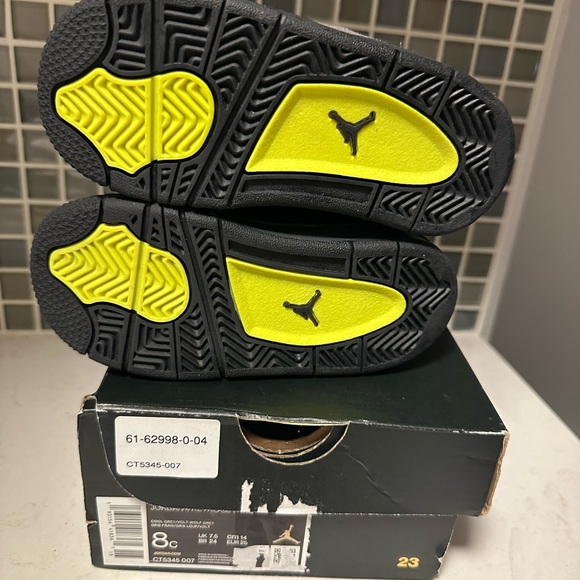 Brand New Nike Air Jordan IV Retro SE Neon 95 Cool Grey Volt - Main Image